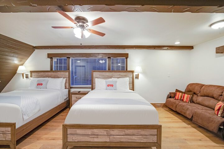 Deluxe 2 Queen Beds (2 of 20)