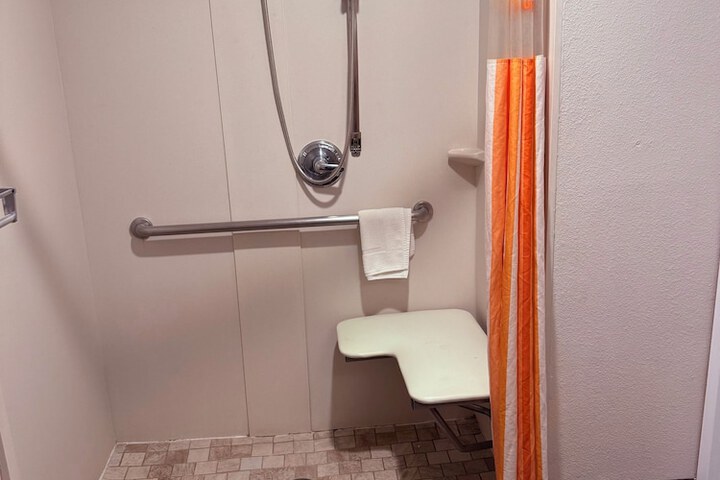 Room 12 of 22