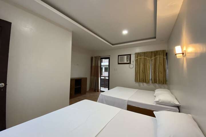 Room 14 of 34