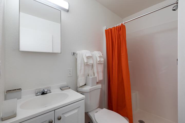 Room 9 of 16