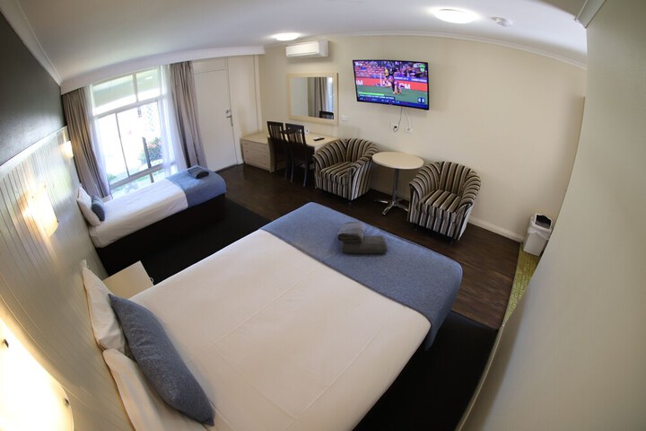 Room 7 of 199
