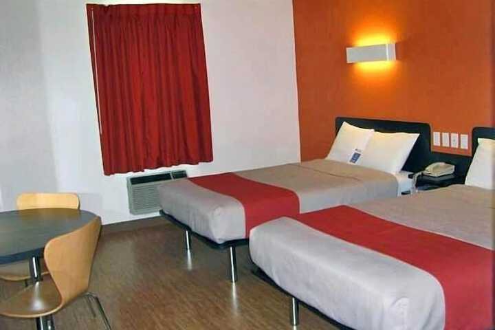 Room 9 of 28