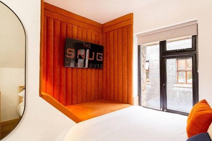 Room 4 of 25