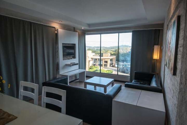 Room 5 of 11