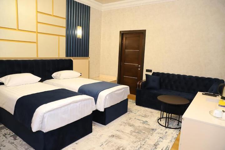 Room 11 of 25