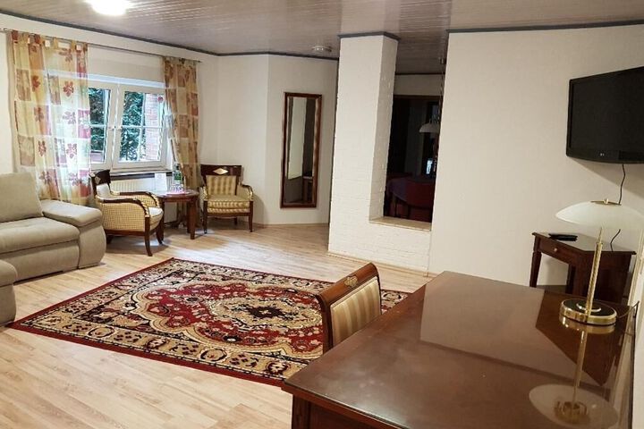 Room 10 of 28