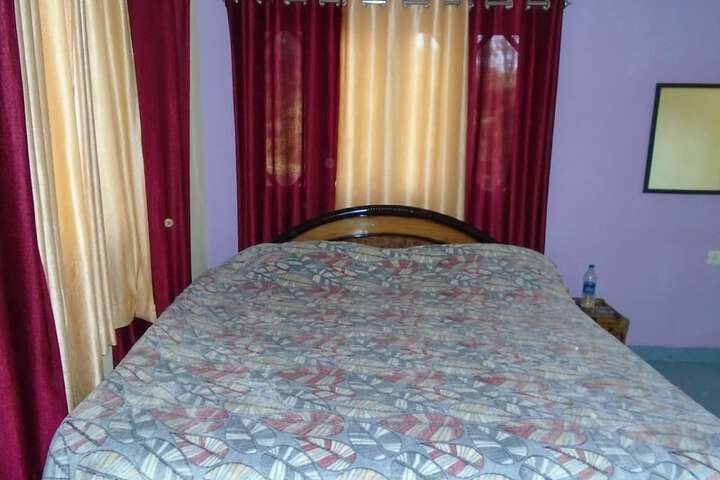 Room 5 of 9