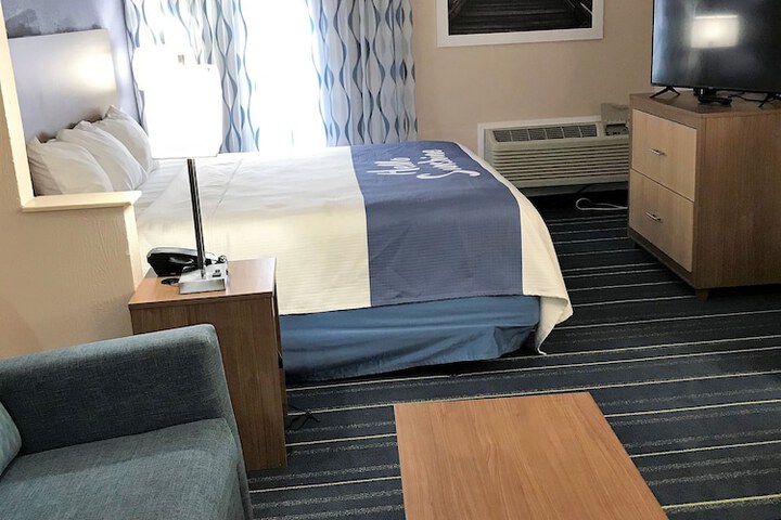 1 King Bed Mobility Accessible (4 of 20)