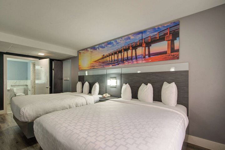 2 Queen Beds (6 of 9)