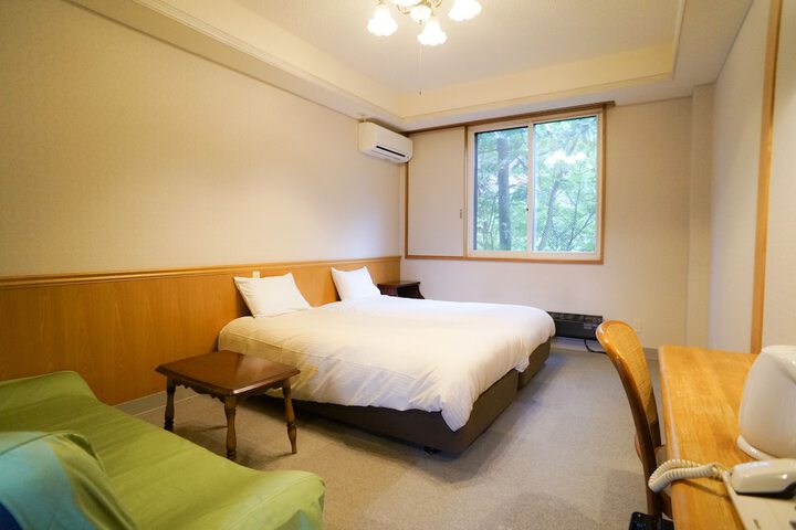 Room 6 of 66