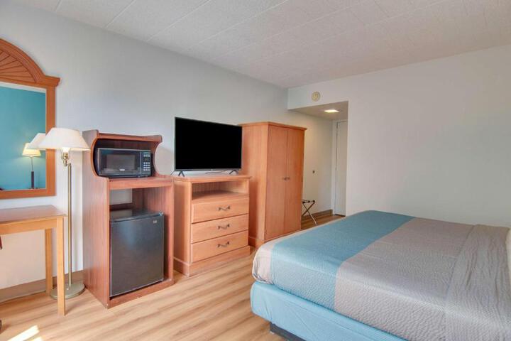 1 King Bed