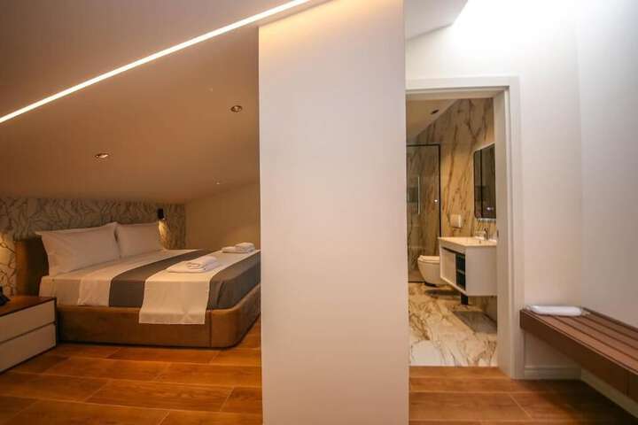 Room 37 of 108
