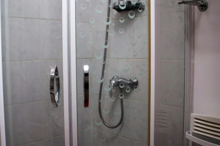 Room 6 of 10