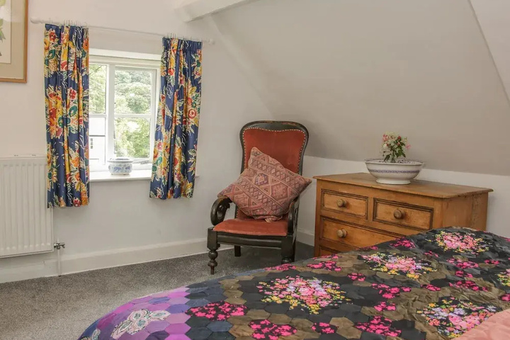 Room 2 of 12