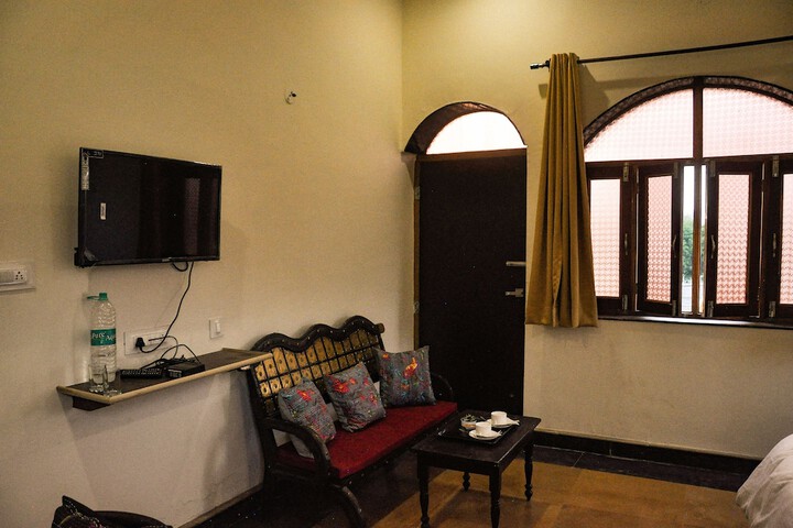 Room 13 of 36