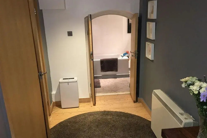 Room 6 of 13