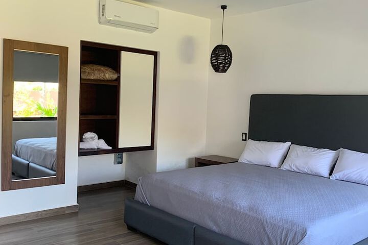 Room 6 of 48