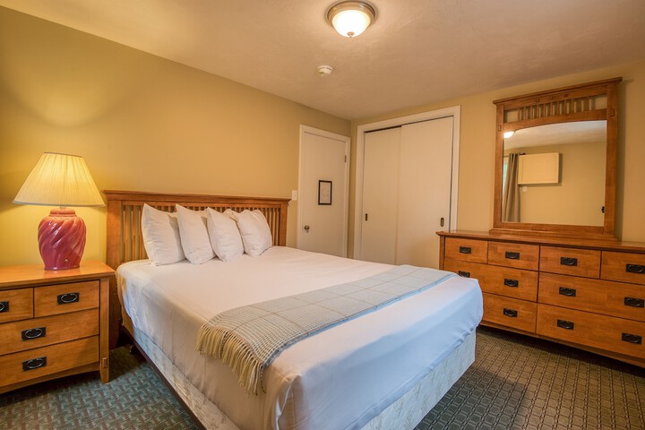 Superior King Lakeside with Shared Balcony (24 of 64)