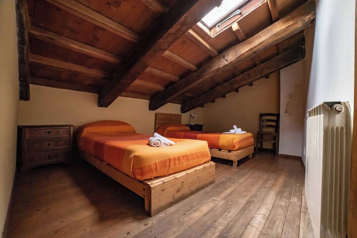 Room 8 of 32