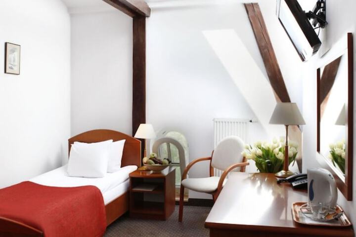 Room 15 of 42
