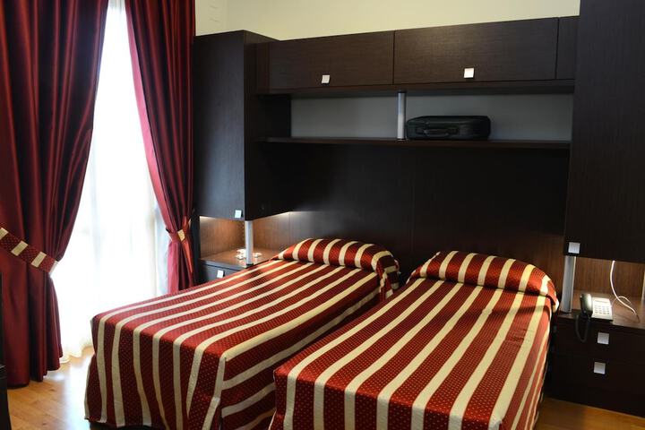 Room 28 of 68