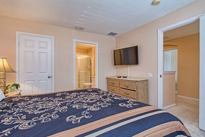 Room 8 of 117