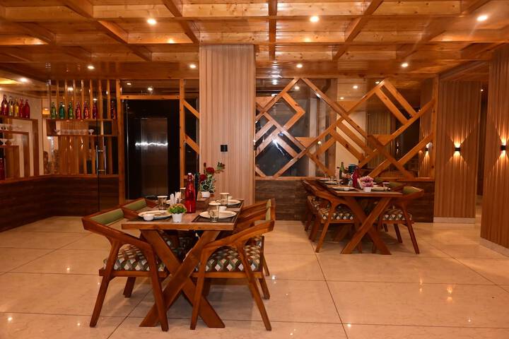 Dining 17 of 24