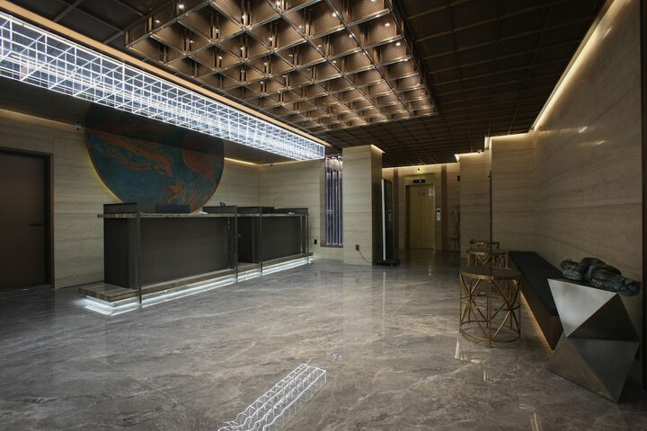 Entrance & Lobby