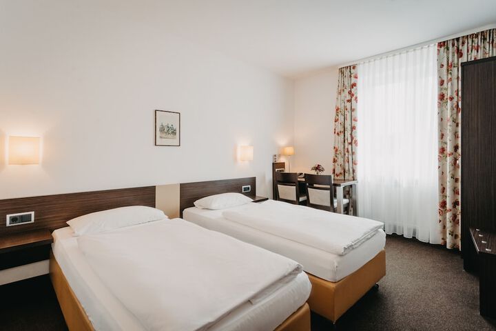 Room 8 of 41