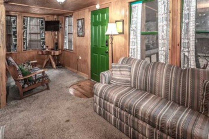 Bear Den 3 Bedrooms, Front Porch, Midtown, Sleeps 7 in Ruidoso, NM