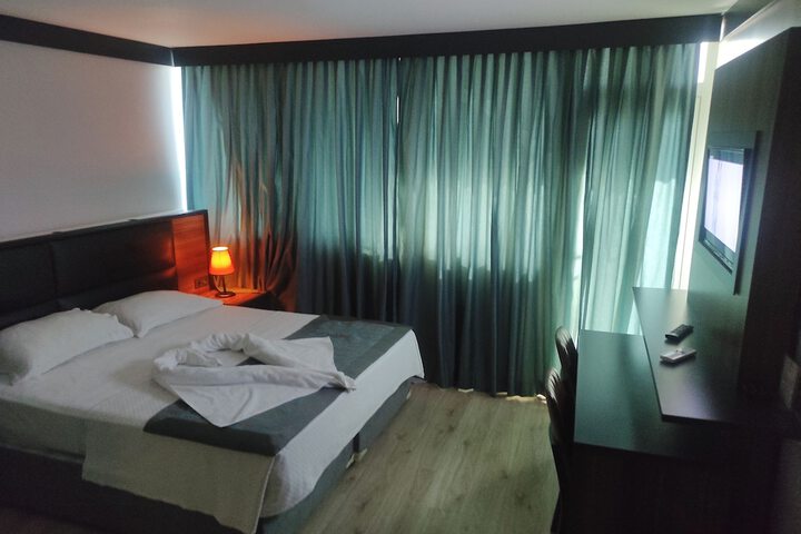 Room 4 of 7