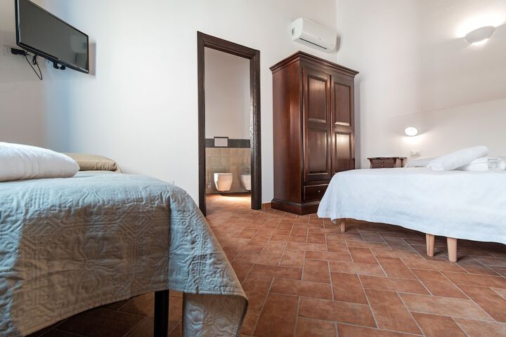 Room 10 of 44