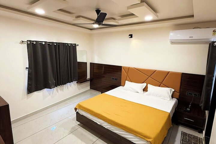 Room 5 of 13
