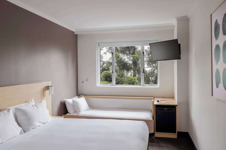 Room 10 of 64