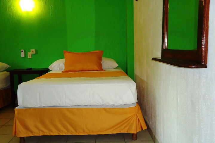Room 12 of 28