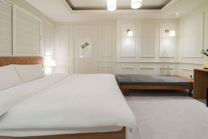 Room 30 of 48