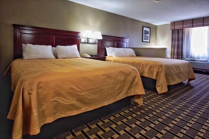 2 Queen Beds (4 of 13)