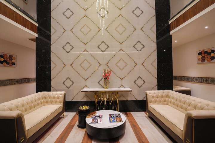 Lounge 44 of 55