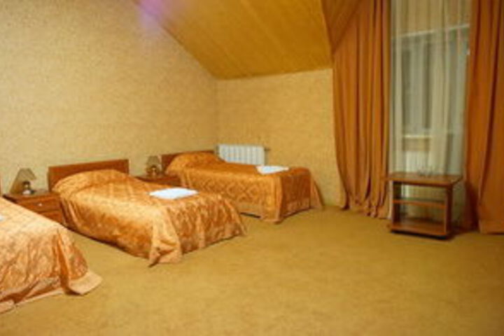 Room 12 of 33