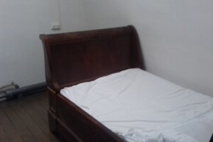 Room 6 of 10