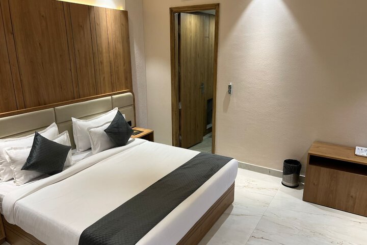 Room 10 of 20