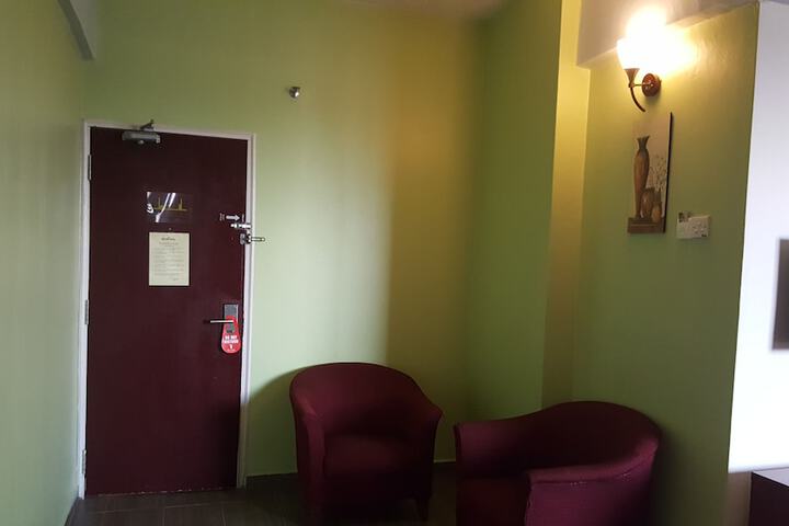Room 32 of 75