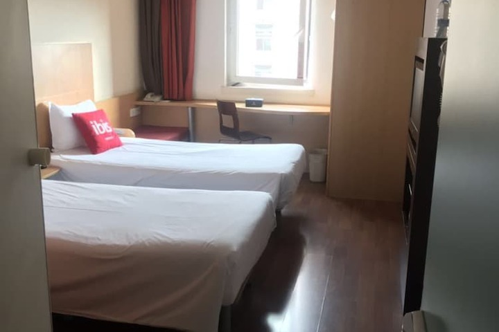 Room 13 of 38