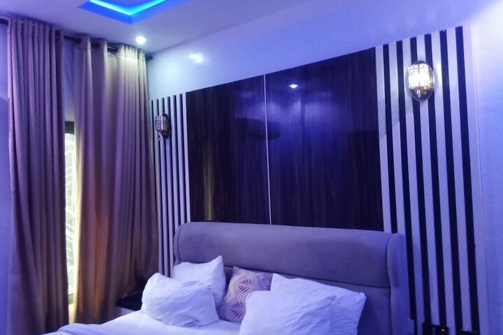 Room 34 of 104