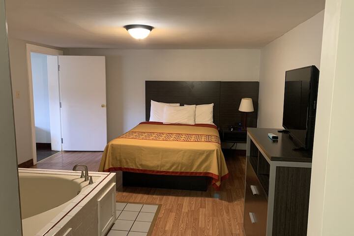 Standard King Bed Accessible (33 of 37)