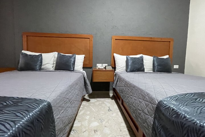 Room 6 of 33