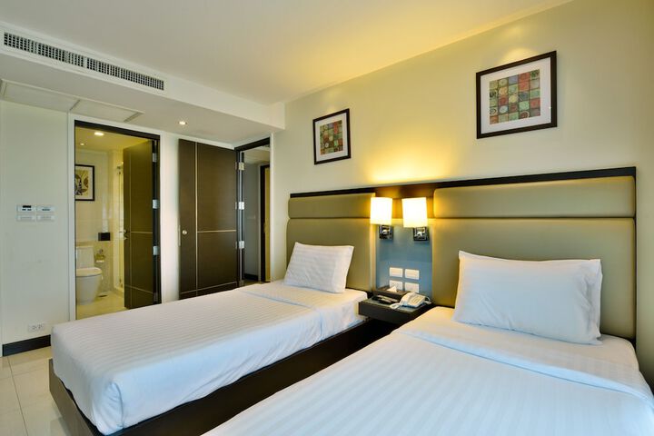 Room 10 of 39