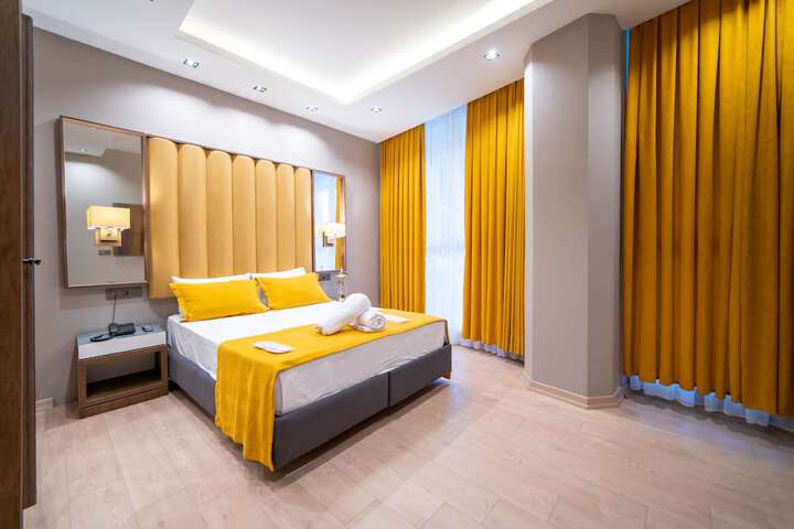 Room 14 of 100