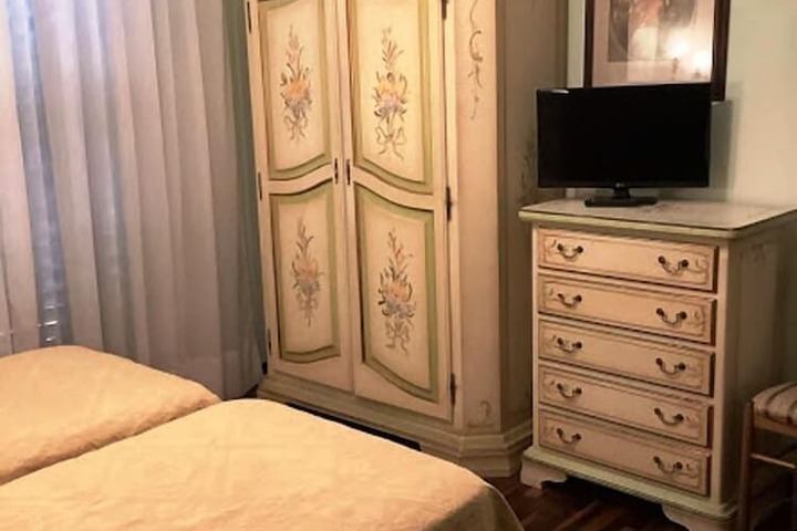Room 35 of 63