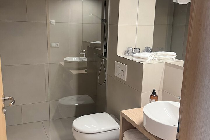 Room 35 of 68